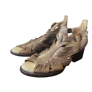 Freebird By Steven Arrow Stone Leather Sandals sz 7